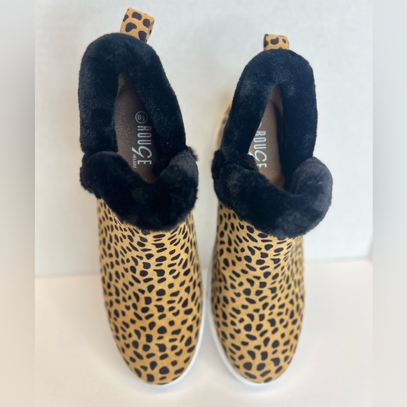 Rouge Helium Womens Faux Fur Trimmed Ankle Booties Sz 8.5M Tried on only NWOB - Picture 11 of 15